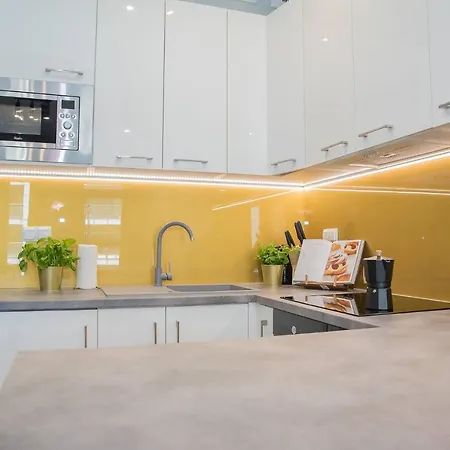 Easy Rent - Business Center 126, 24h Check-in